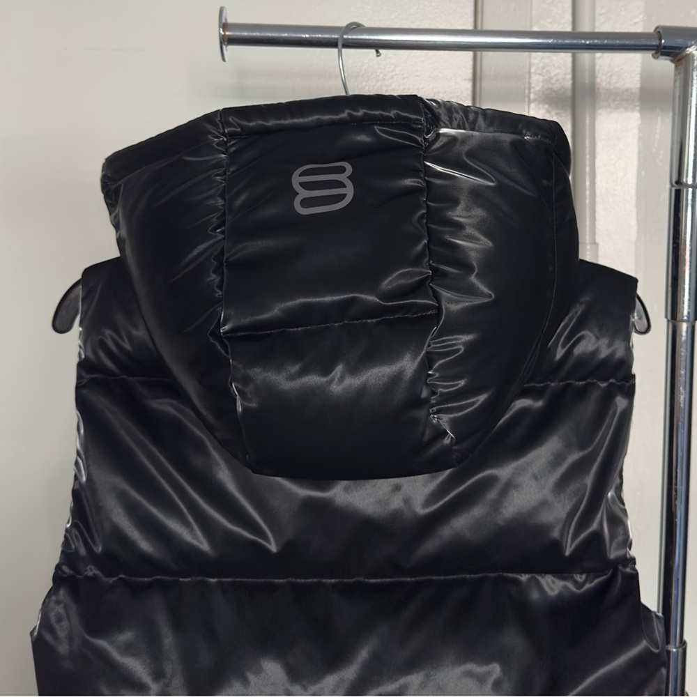 Aritzia The Super Puff Vest in Black Liquid Shine Goose Down Puffer Vest Small - Picture 9 of 11